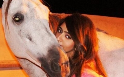 绝世容颜与梦幻建筑：迪拜奢华之谜