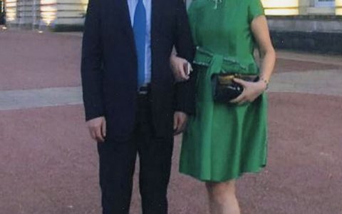 神秘贤内助首次公开露面 许家印夫妻情深成恒大员工楷模