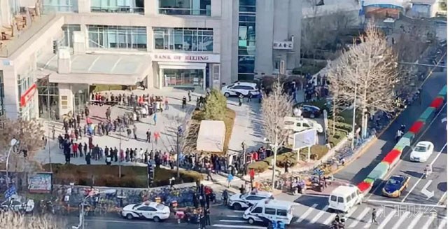 ofo被指歧视中国用户：退押金队伍从5楼排到1楼，网友冒充外国人很快退款