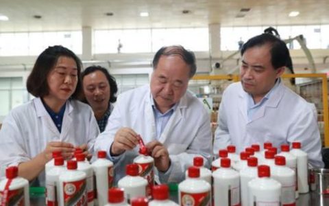 莫言等10位茅奖得主被茅台“打包”采购 每人写不少于2000字命题作文