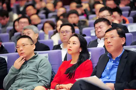 清华经管学院美女老师王海涛 以合伙人身份加盟人人链