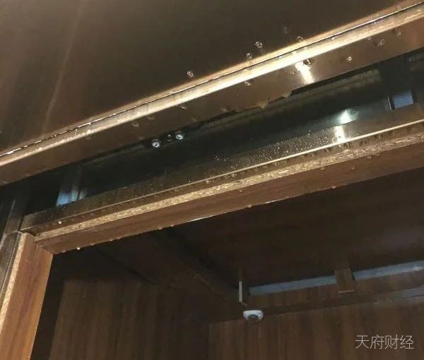 业主控诉成都北大资源楼盘：房子有贯穿性裂缝、电梯渗水，“敢验房，会被打的”！