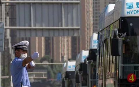 中植一客联合亿华通开发的氢燃料电池客车护航成都龙泉驿区“两会”