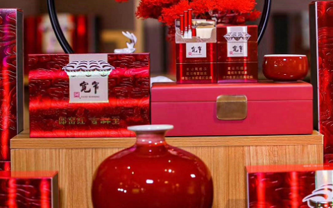 四川中烟“宽窄”新品面世 吉祥红国宝色成演绎中国传统经典