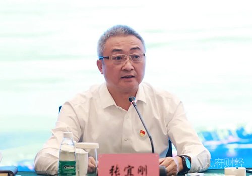 川发展昨日召开干部大会 宣布主要领导调整任命文件