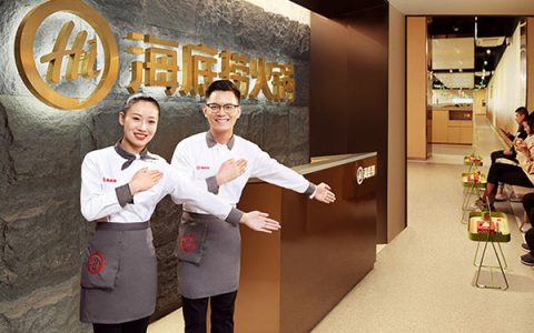 海底捞上半年亏了近10亿，创始人却套现15.6亿港元