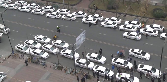 租金高、单量少 数百名T3出行司机要求退车