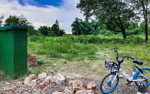 繁华VS荒凉，成都光华大道“真空地带”下的城市奇观