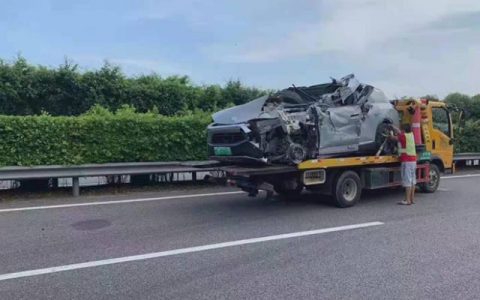 蔚来汽车半个月内第二起致死事故：31岁企业家“自动驾驶”身故