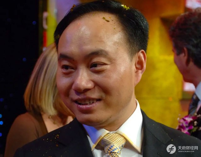 单晶硅VS多晶硅之后，光伏产业又迎来技术路线之争，这一次隆基股份还能赌对吗？