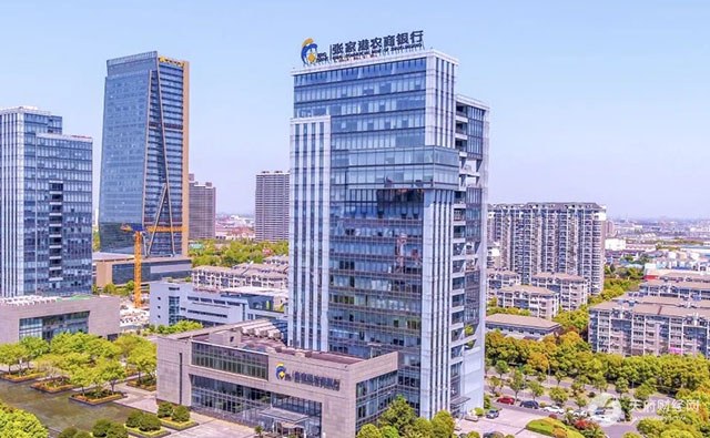 张家港行业绩增30%逾期贷款增50% 年内30多次机构调研仍扶不起股价