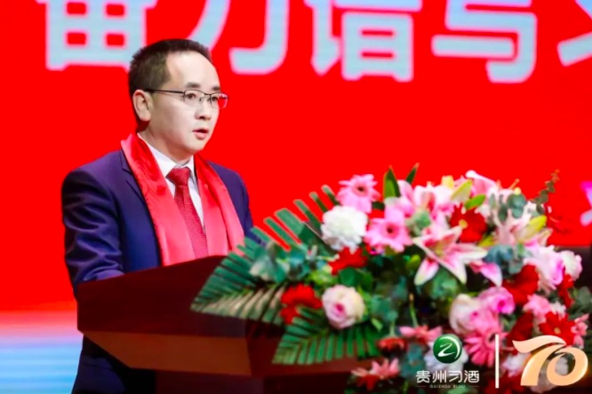 习酒“脱茅”，把茅台系列酒给乐坏了