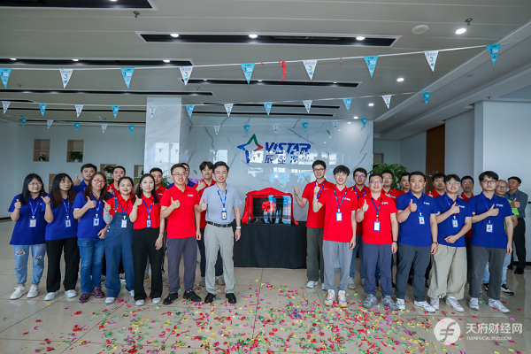 首款P0.5 TFT基无边框Micro-LED拼接屏发布会隆重举行