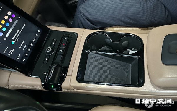 蔚来ES8拆解调查：在有关行驶的基本功能上削减成本，在乘坐者手眼可及之处彰显高档感