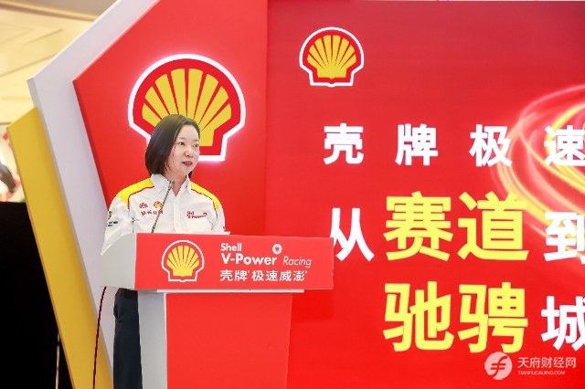 戴上头盔，你就是赛车手