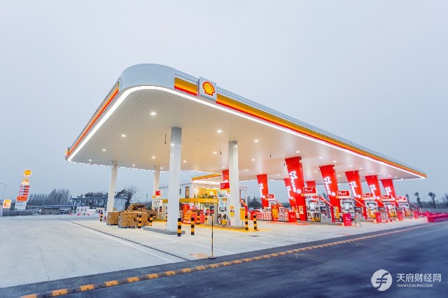 戴上头盔，你就是赛车手