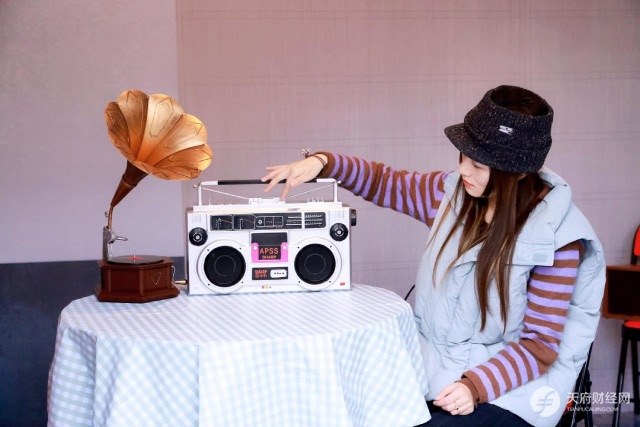 怀旧风拉满 成都市武侯区玉林东路打造年味十足的“跨年盛宴”