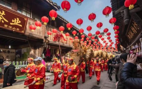 年关至厚运来，来成都地铁解锁龘年厚运！