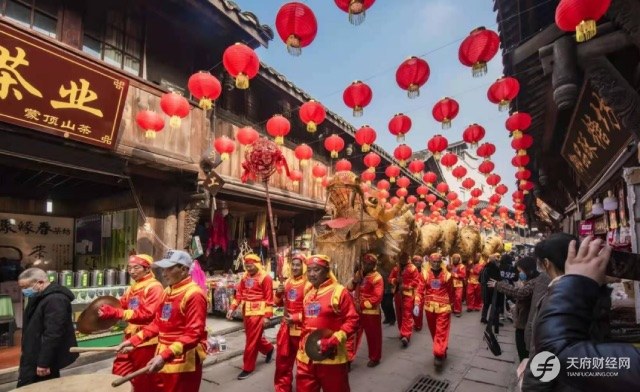 年关至厚运来，来成都地铁解锁龘年厚运！