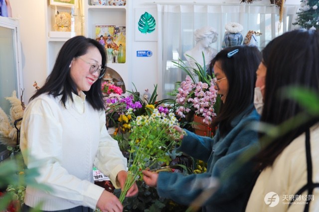 花店变花市，二月花市赋能花店，首日7000份营养土，秒光！