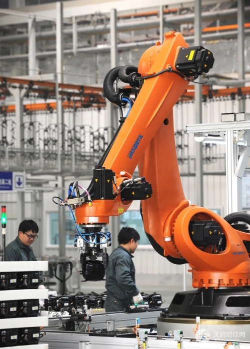 “AI+”、数据要素、提振消费……这些长虹热词在全国两会持续引发热议