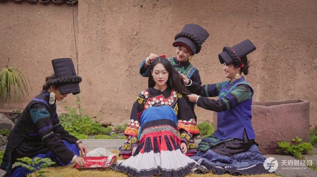 彝族婚俗“活态”呈现！大石板古村上演“彝情定三生”非遗盛宴