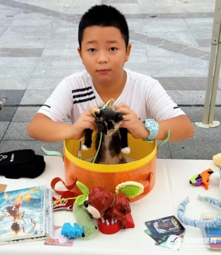 “向阳花开” 童创集市欢乐启幕，助力流动儿童融入社区