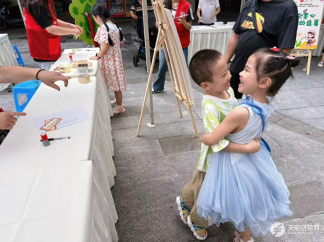 “向阳花开” 童创集市欢乐启幕，助力流动儿童融入社区