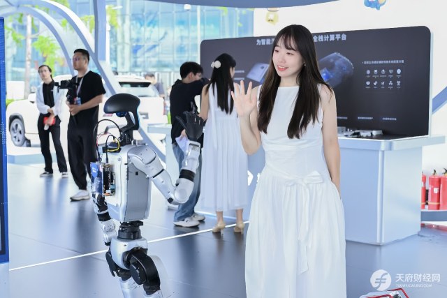 成都车展亮点速递：星途ET5优雅登陆地平线快闪活动，高阶辅助驾驶体验引围观