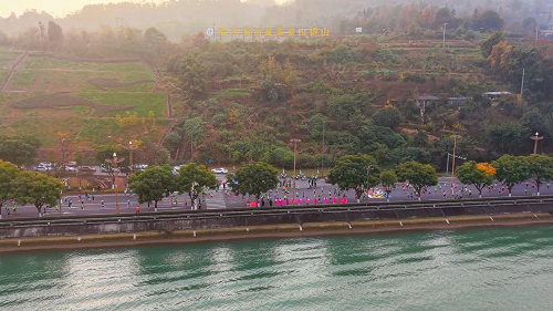 七千跑者共竞“天府之肺” “体育+文旅”跑出雅安冬日魅力