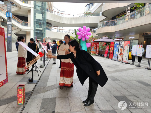 锦外闹元宵 童画映团圆 锦绣映画元宵民俗游园会让传统年味绽放在蓉城