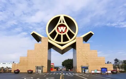 五粮液“魔幻财报”大起底：财务“洗澡”玩出花，两任董事长落马，“酒王”底裤都快没了